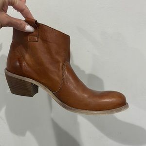 Vera Gomma genuine leather ankle boot